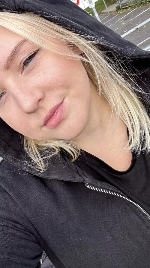 Am I an average looking girl.