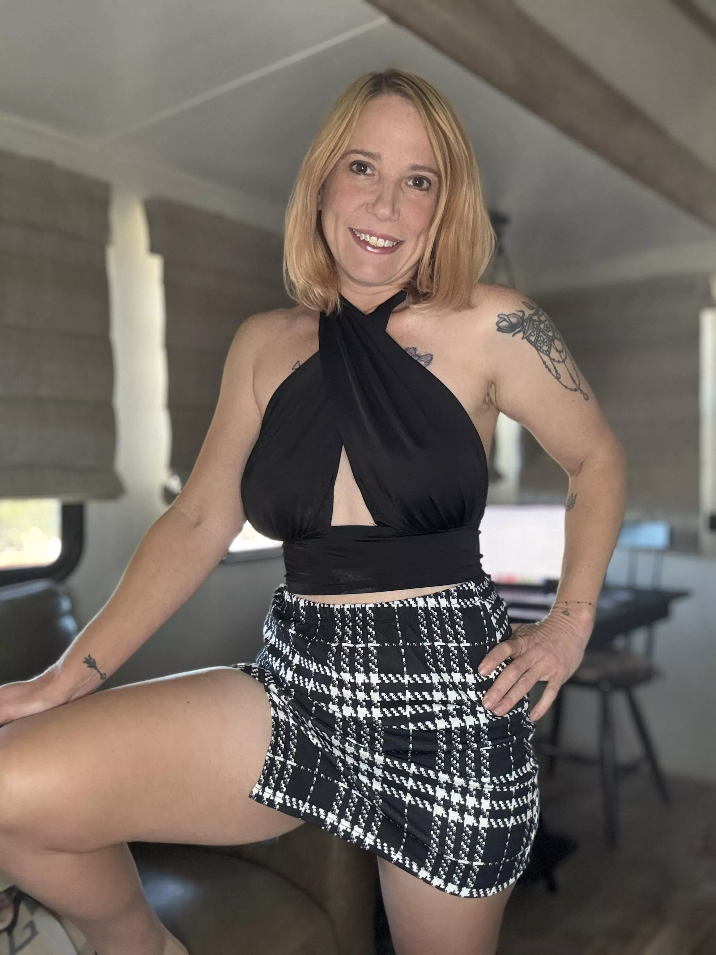 Any older men here that can make my knees weak?