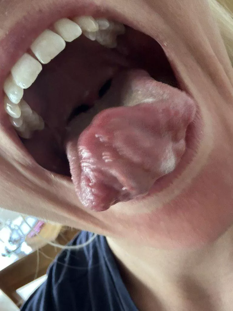 Anyone here into blondes with long tongues