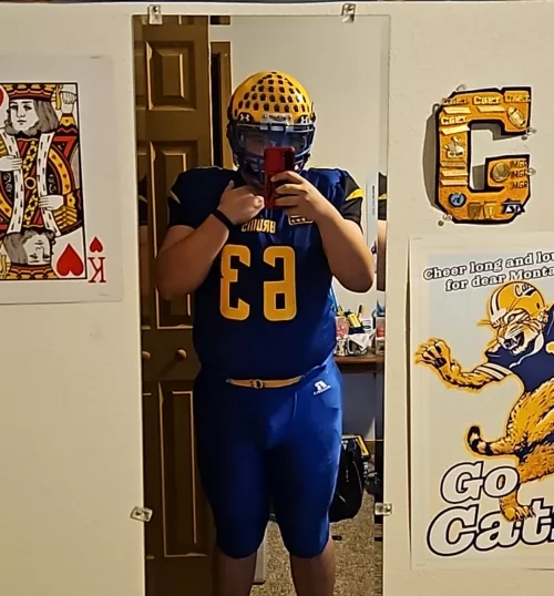 Anyone wanna serve a football jock?