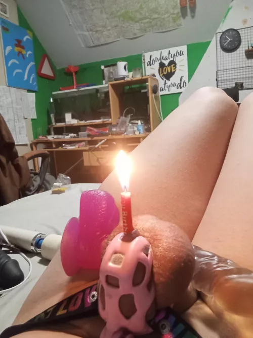 Apparently birthday candles don't drop wax :/