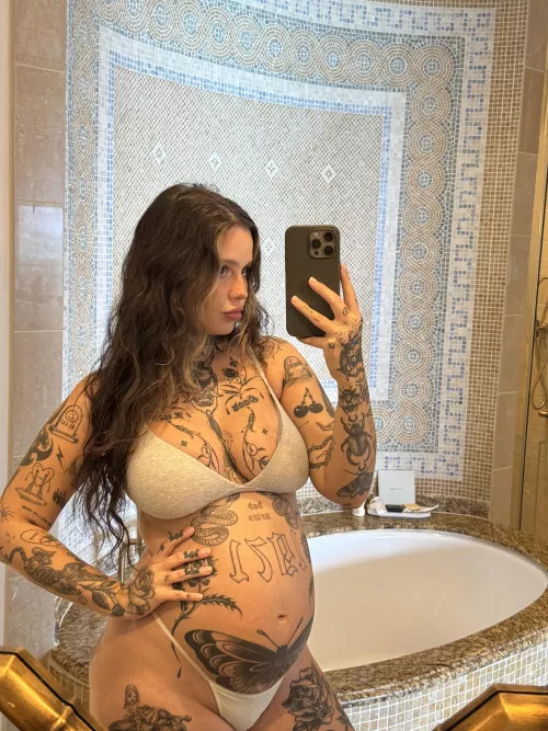 Are pregnant curves sexy?