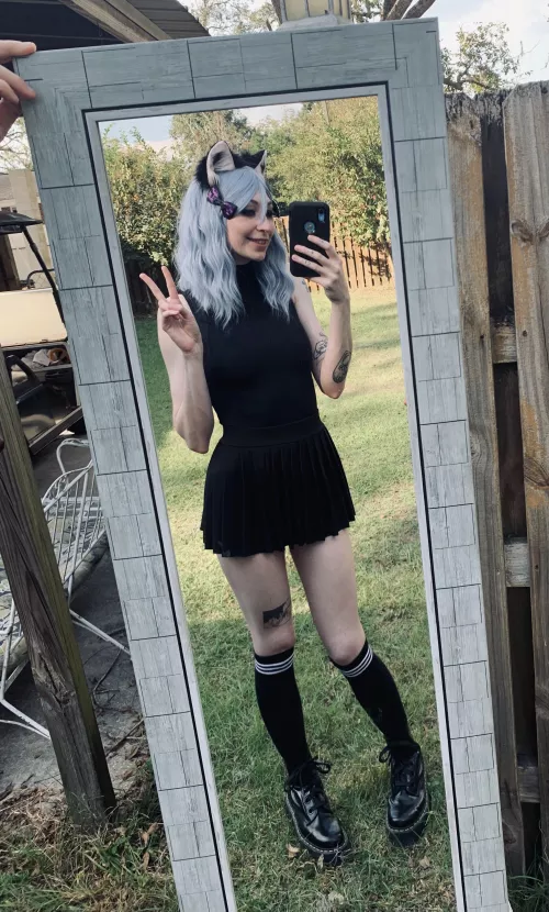 big boots tiny skirt🖤