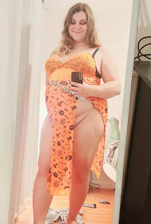 Cant wait for next halloween, to see how the dress will fit! How many pounds do you think I will gain? 😏😘