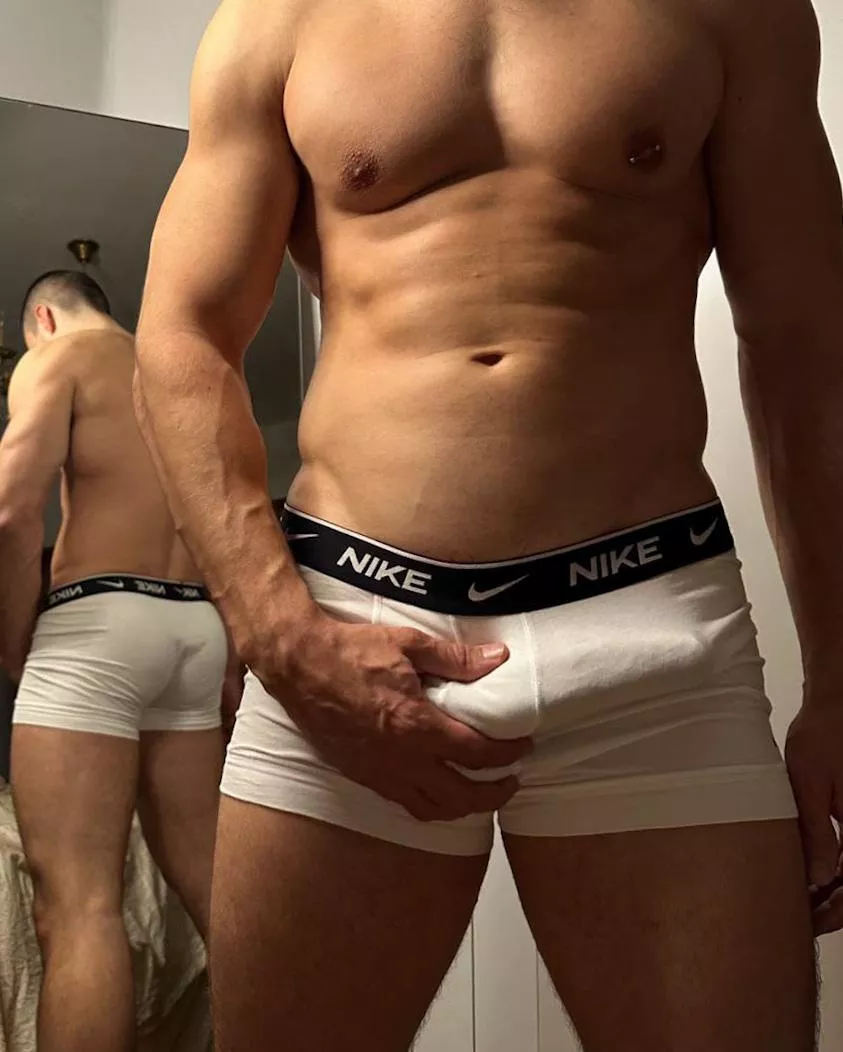 come play w my bulge