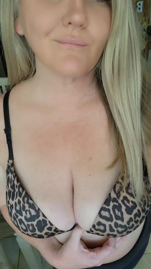 Could you fuck a 37 yo [neighborhoodmilf]?