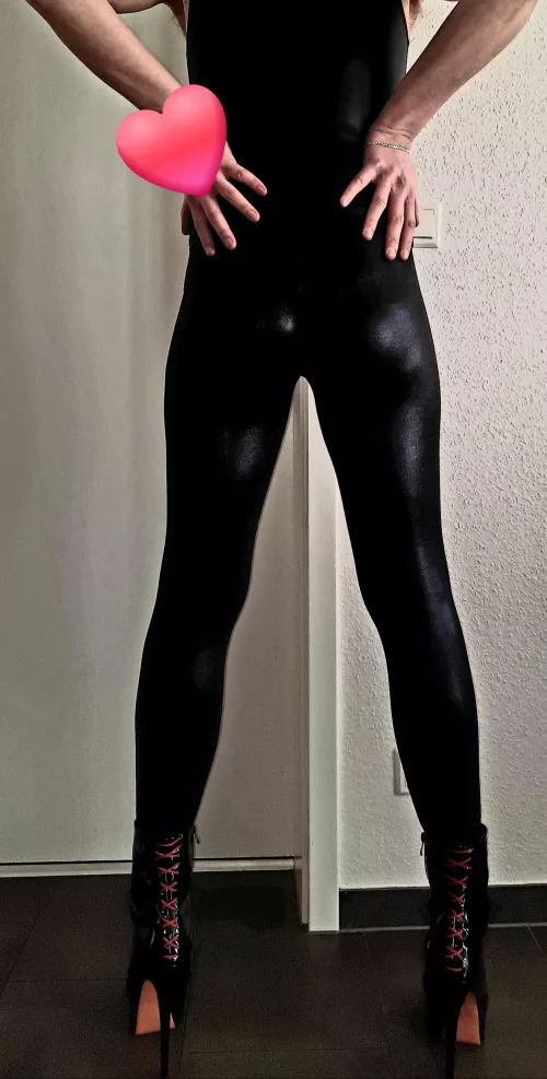 Do you like shiny looks as much I do? 