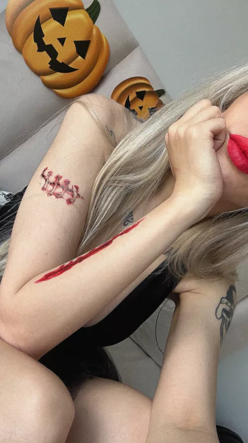 F21 dancing with the devil and loving every minute!