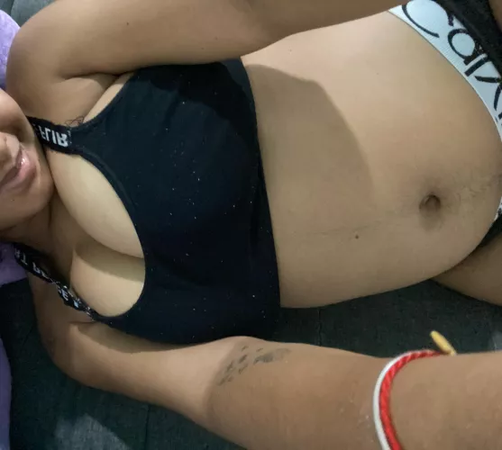 Good night daddy, here is a pregnant woman ready to pamper 