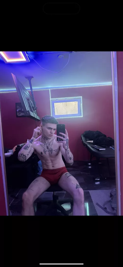 had no sex this year. anybody wanna change before new year ?😈