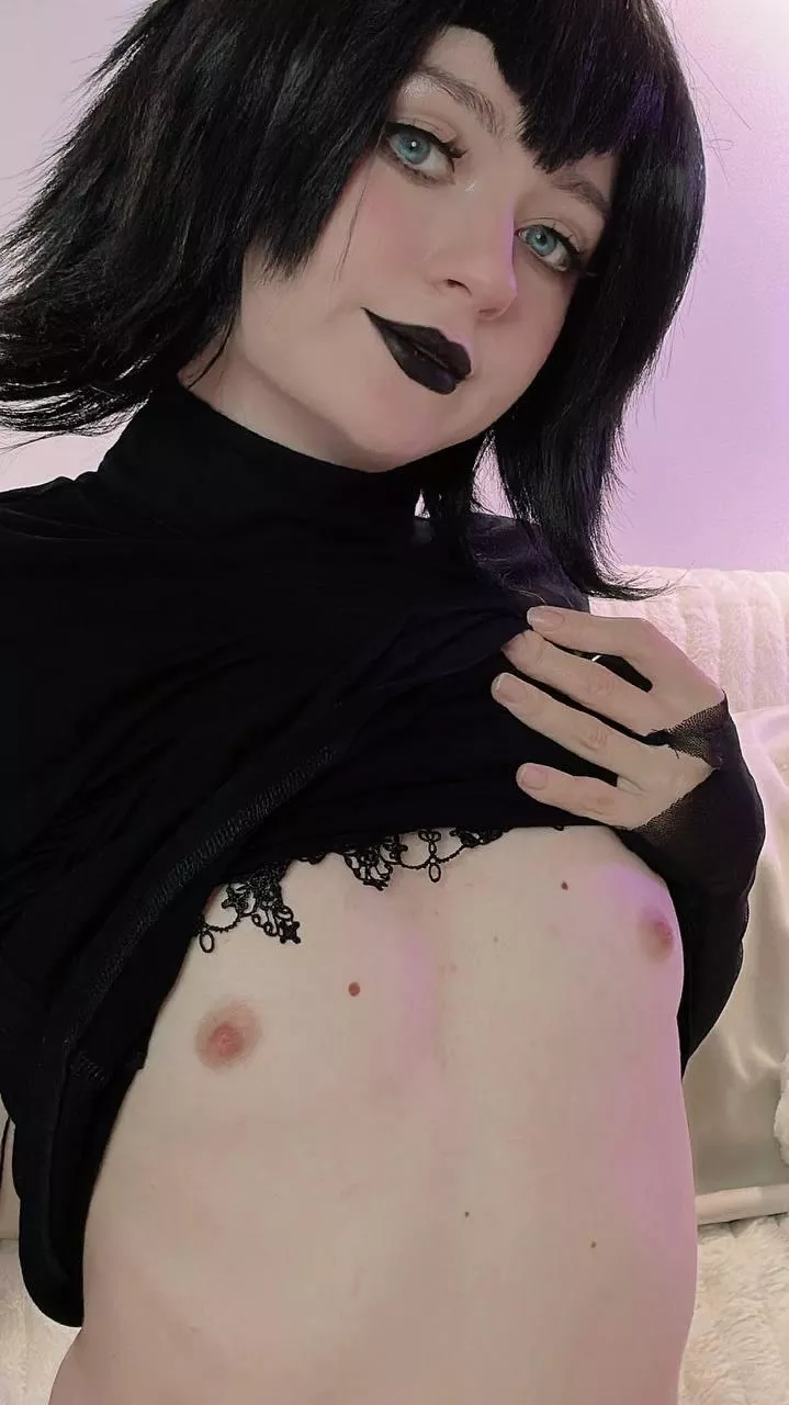 Halloween is a great excuse to make a cosplay of Mavis. My boobs complete the look