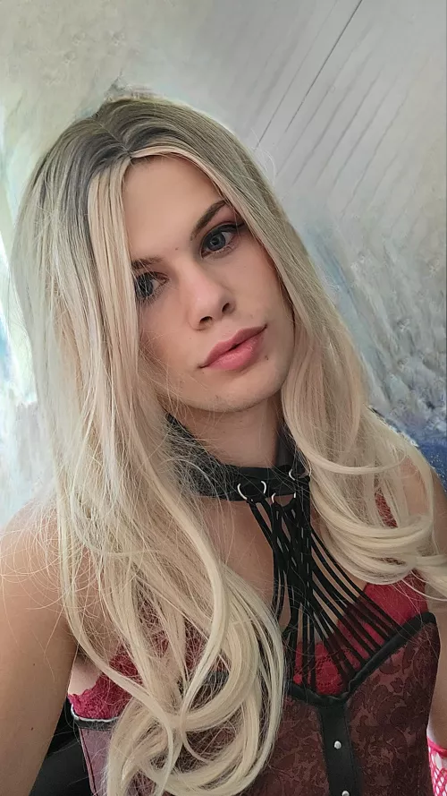 Happy femboy friday cuties💕 say it back :3