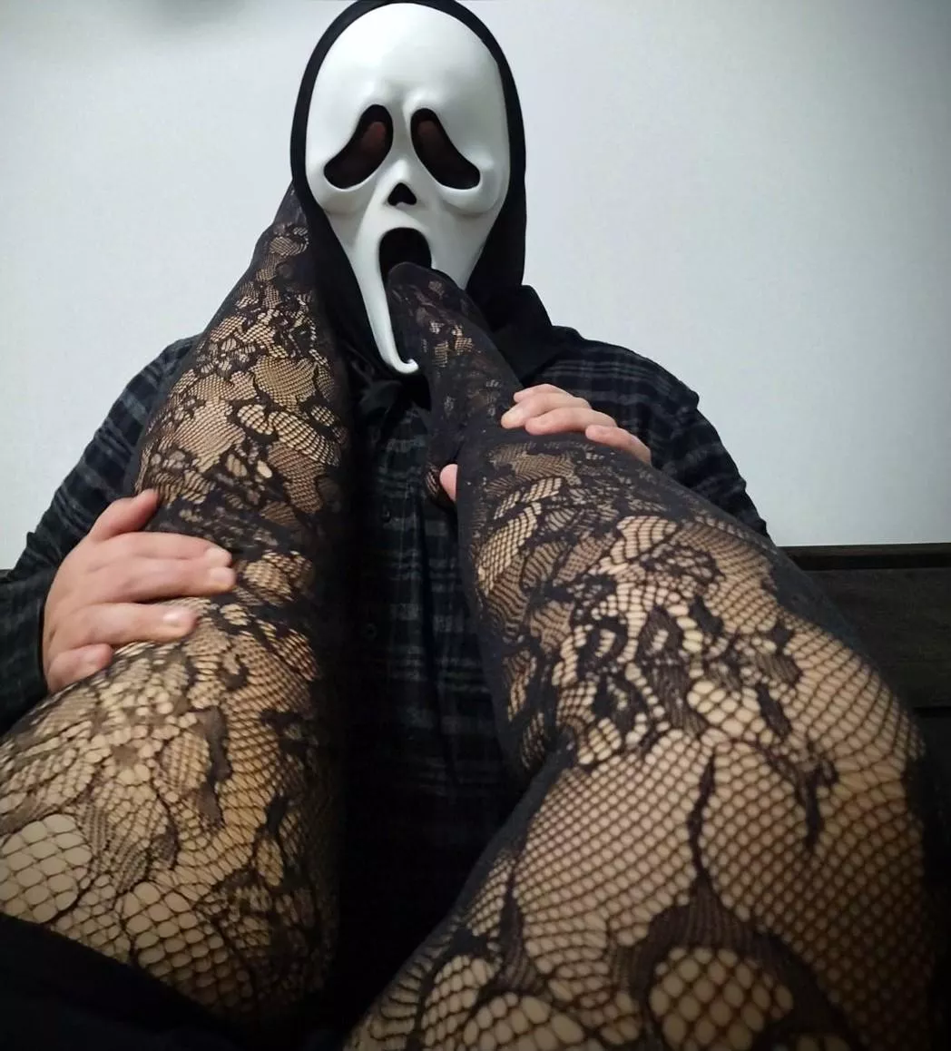 He put his sugar on my feet 😜 (OP)