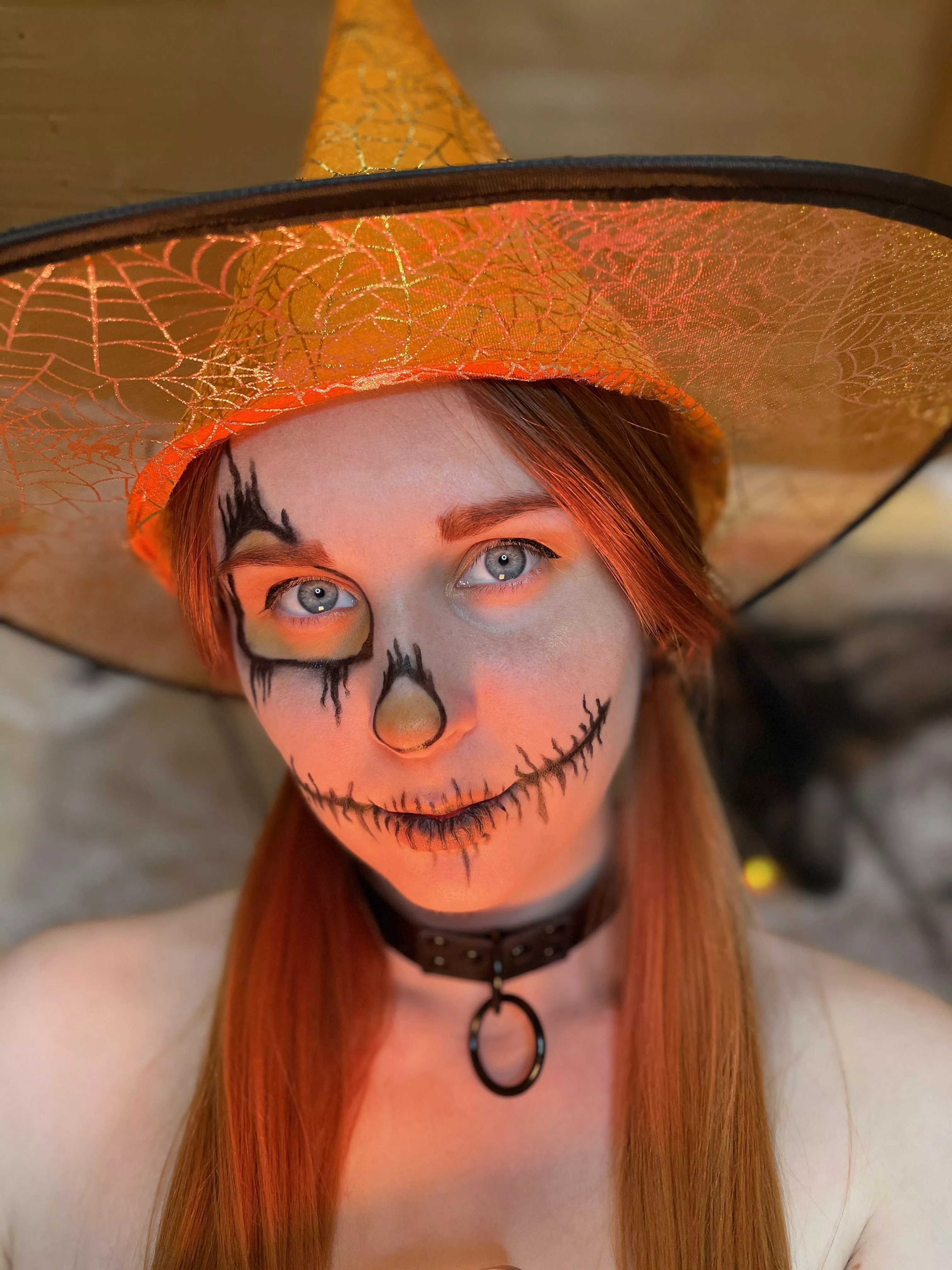 How do you like my makeup?))