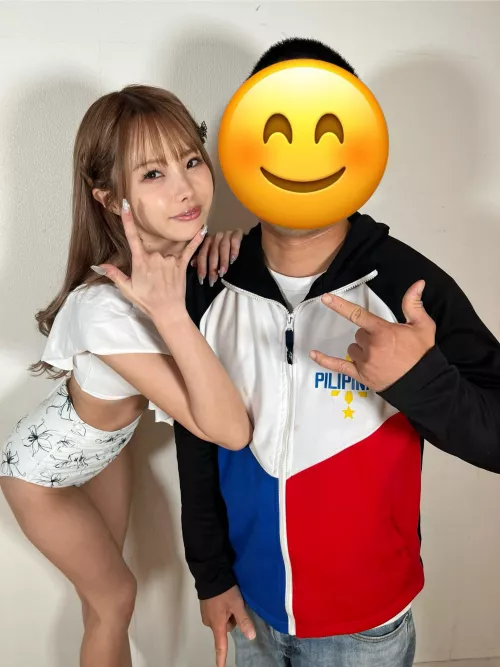 I finally saw Matsumoto Ichika in person! Her face is small and her body is petite. She looks like a barbie.