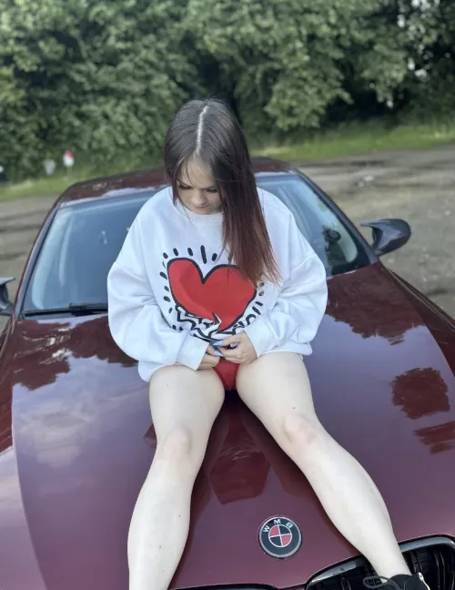 I just want to be breeded on the bonnet ;)