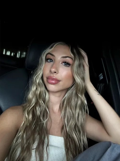 I know your looking at me right now 