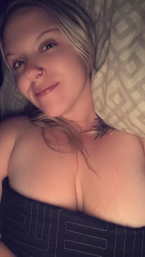 I need a girlfriend 🤭                       NO SINGLE MALES