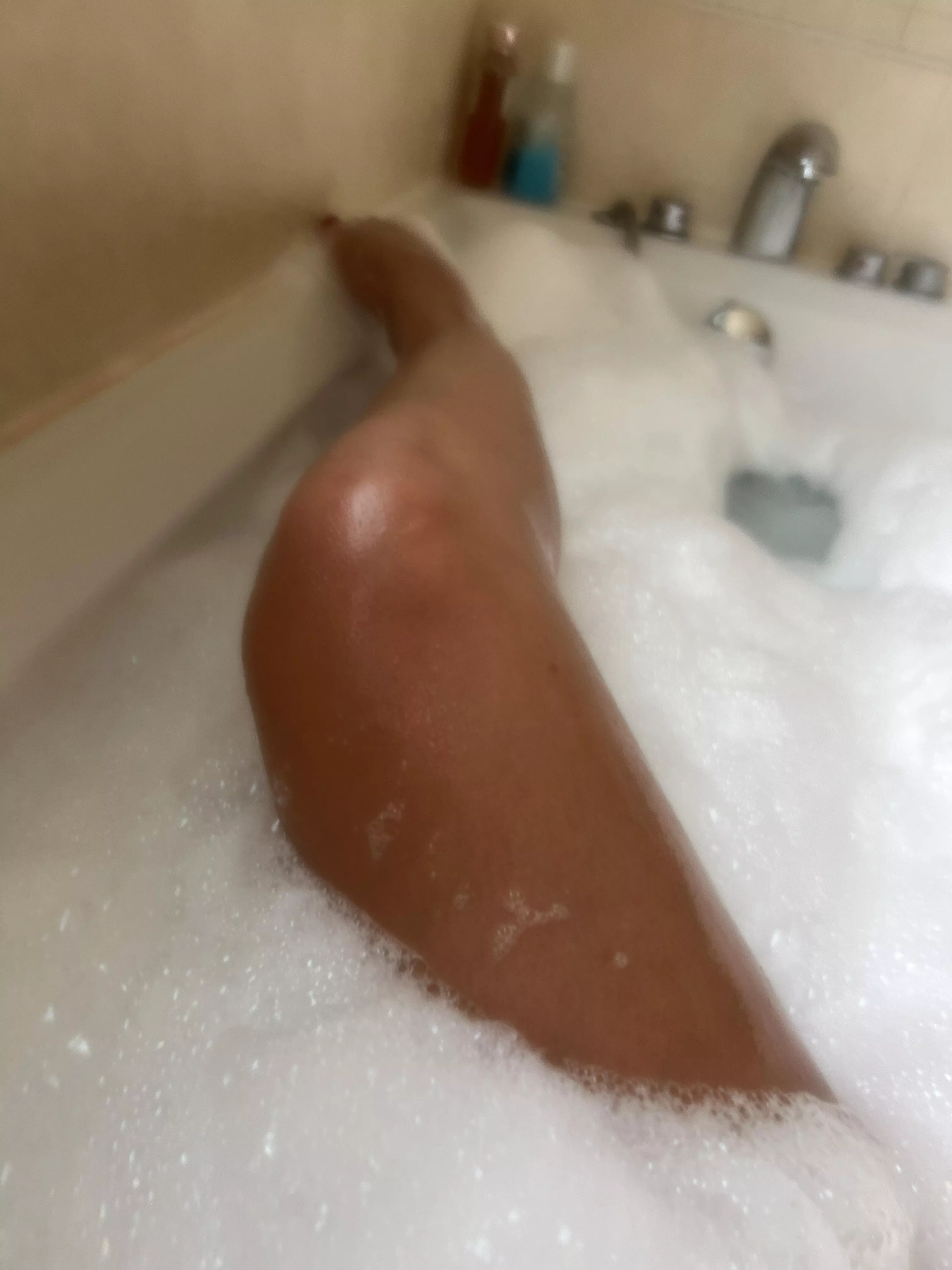 I urgently need a married cock to play