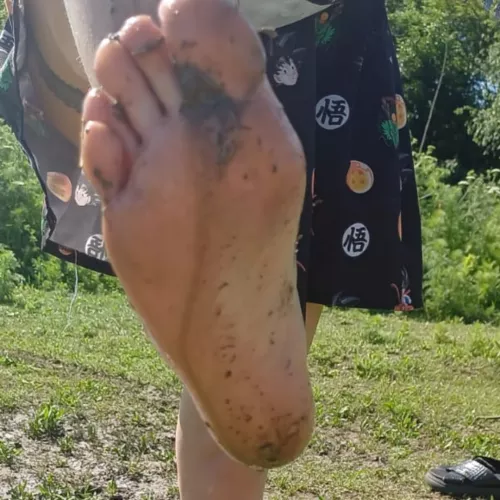 If I invited you to see my feet, would you come?