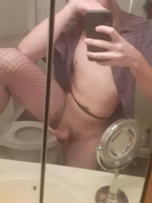 If you love fishnets hmu lets chat!