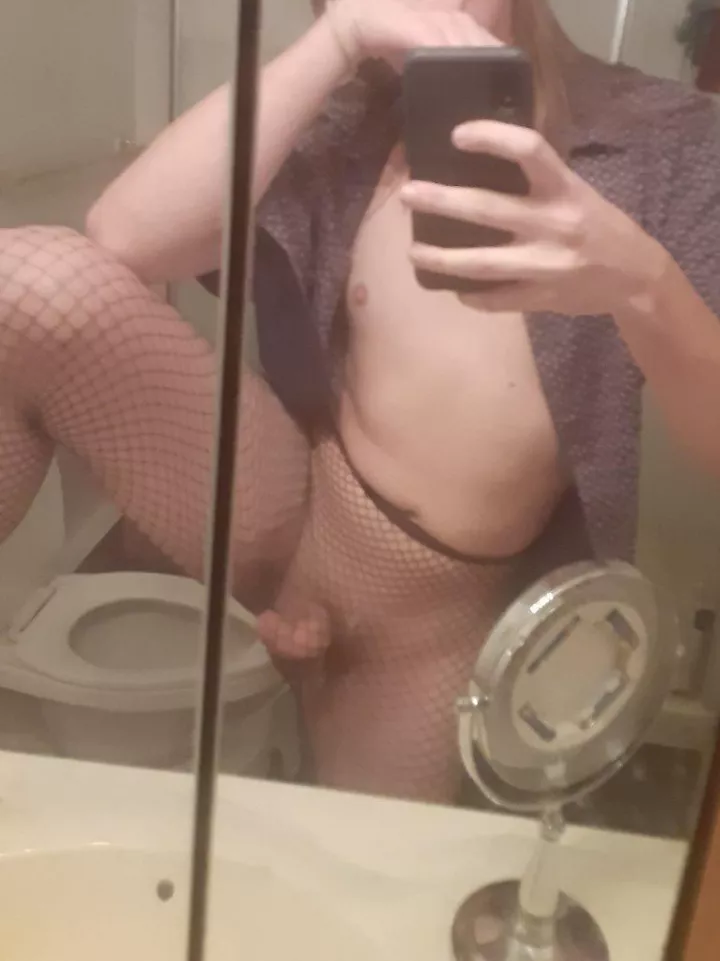 If you love fishnets hmu lets chat!