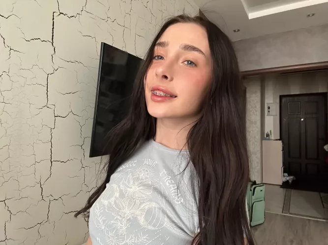 I'm a stylish teen rocking braces