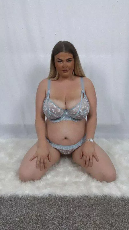 I’m so turned on feeling my fat body 