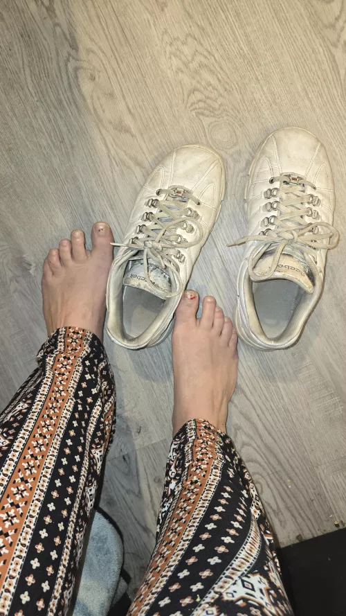 Just got home from walking around at work all day😫😫 stinkier than usual 