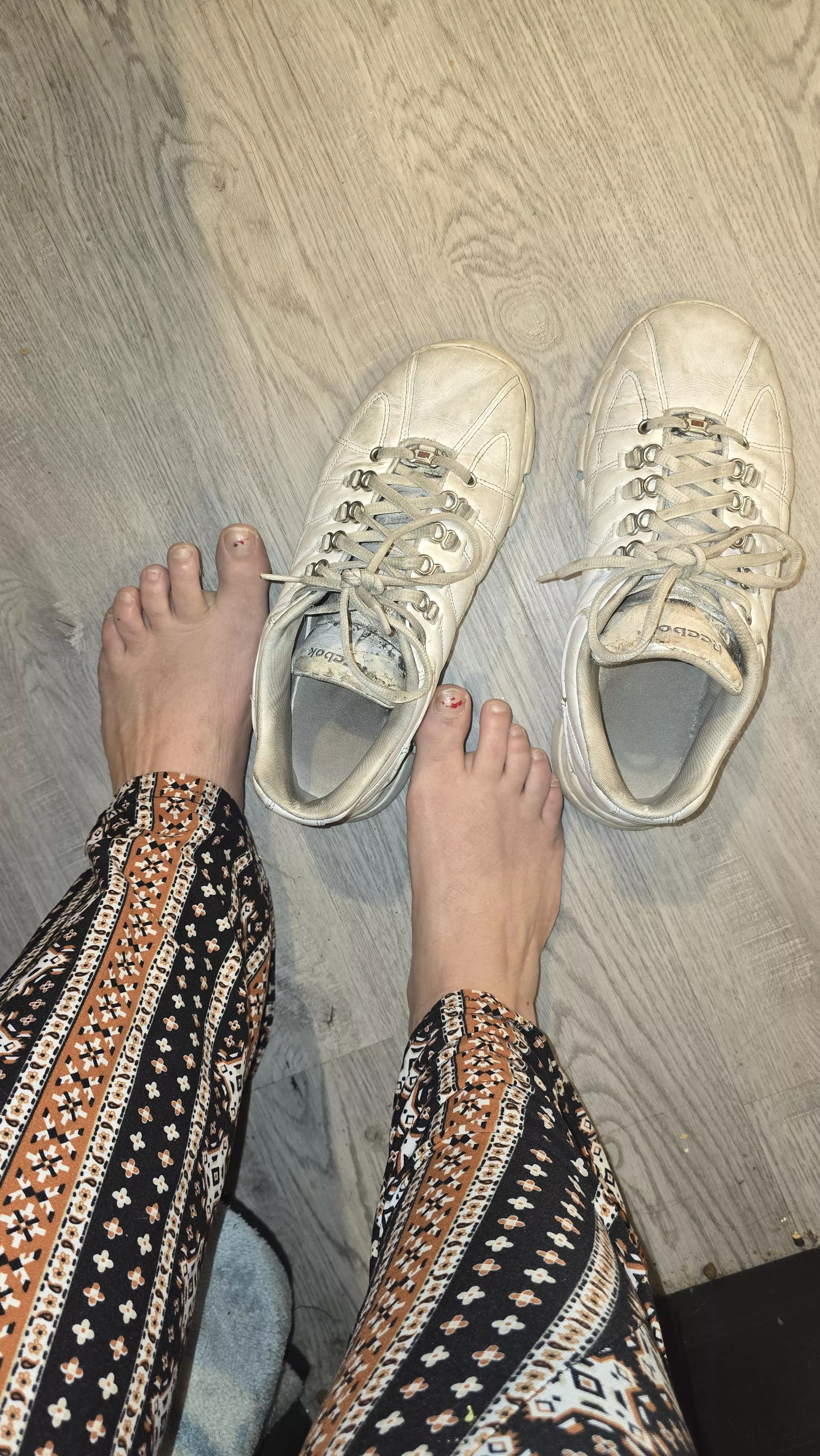 Just got home from walking around at work all day😫😫 stinkier than usual 