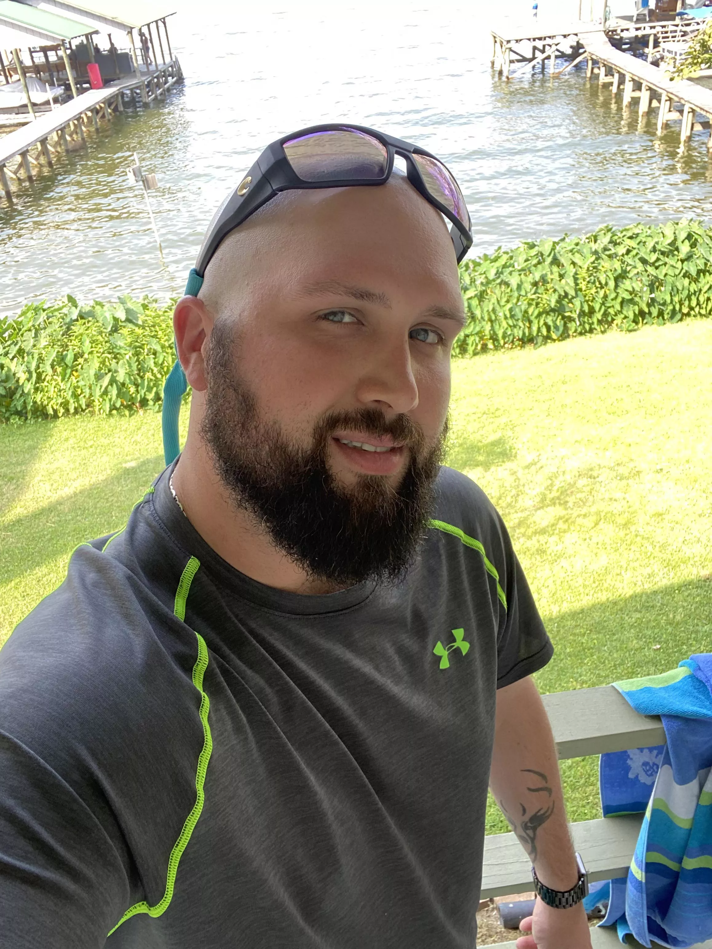 Louisiana Firefighter staying in Marion Az for the night looking to get hose drained. M4F (30). 