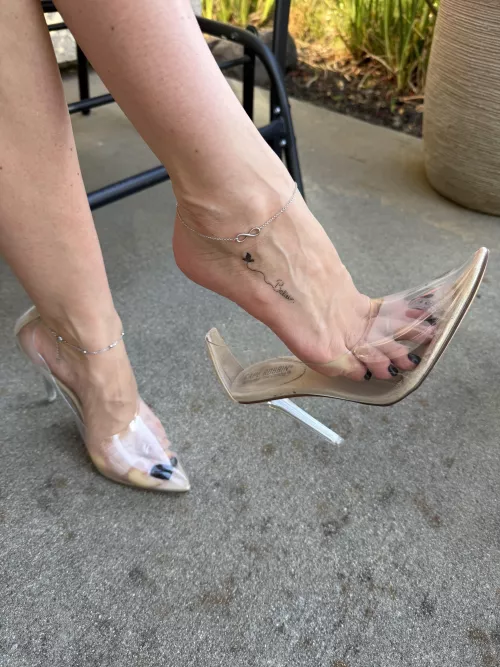 Love my clear heels 👠