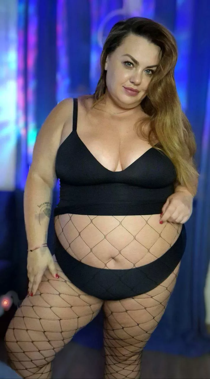 My chubby tummy is so cute :) Bet you can't resist it