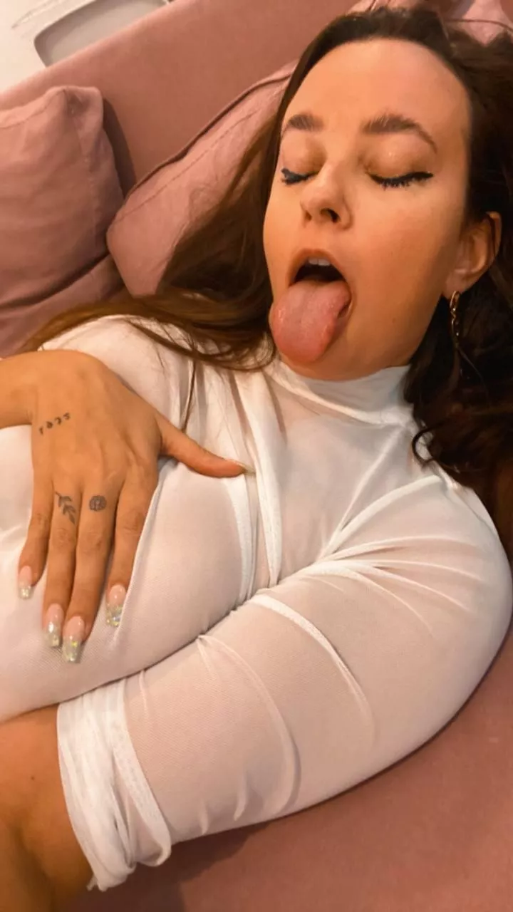 My mouth always open waiting for you 