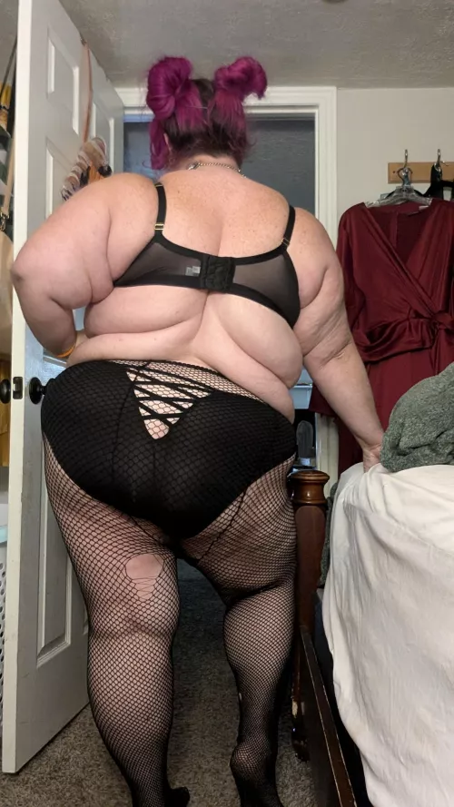 Oh no, I hole in my stockings... It'd be a shame if someone just ripped them off....