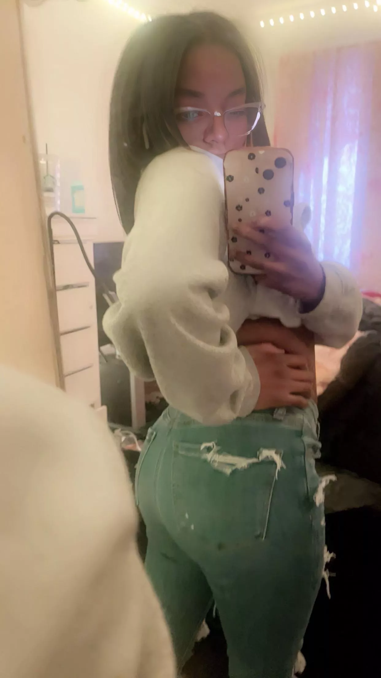 Petite perky booty🍑😈
