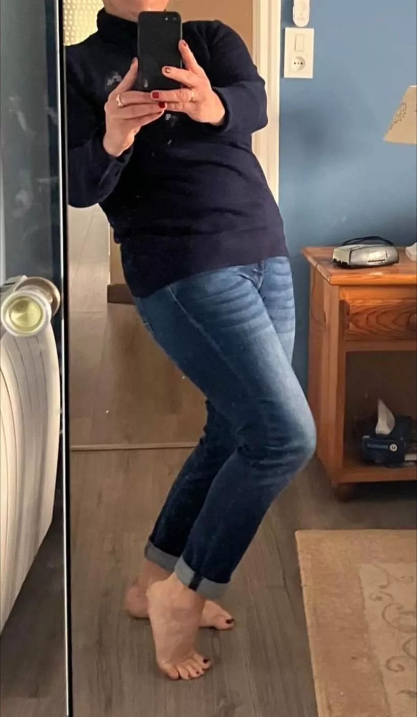 Photos des pieds d'une charmante femme pour moi 😍