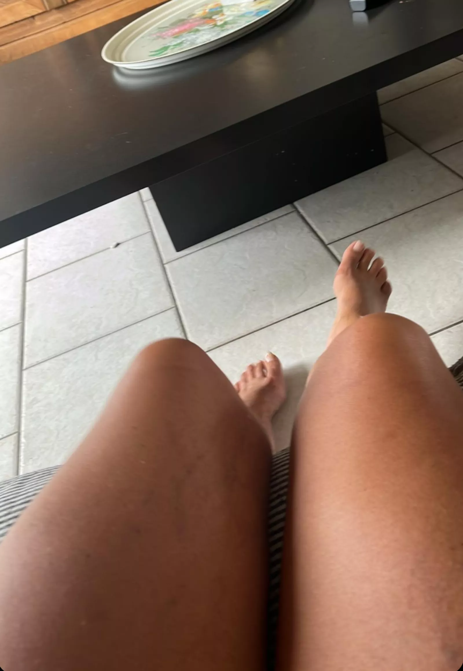 Pieds nus a la maison 