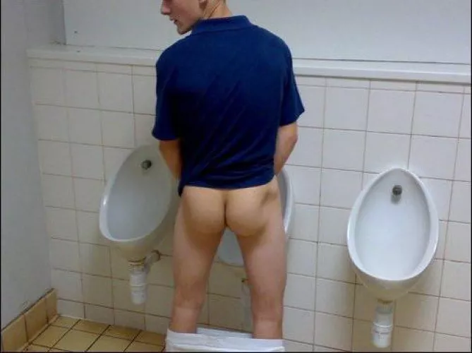 pure masculine confidence. Not a divider in sight 💪🏻