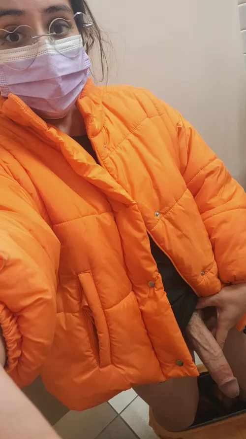 shoulders aren't the only distracting thing in the classroom 🧡