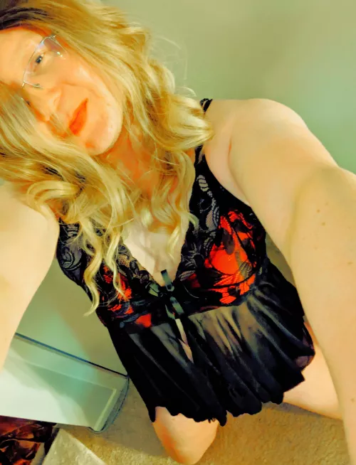 Sissy/Femboy looking to get topped with a strap-on 