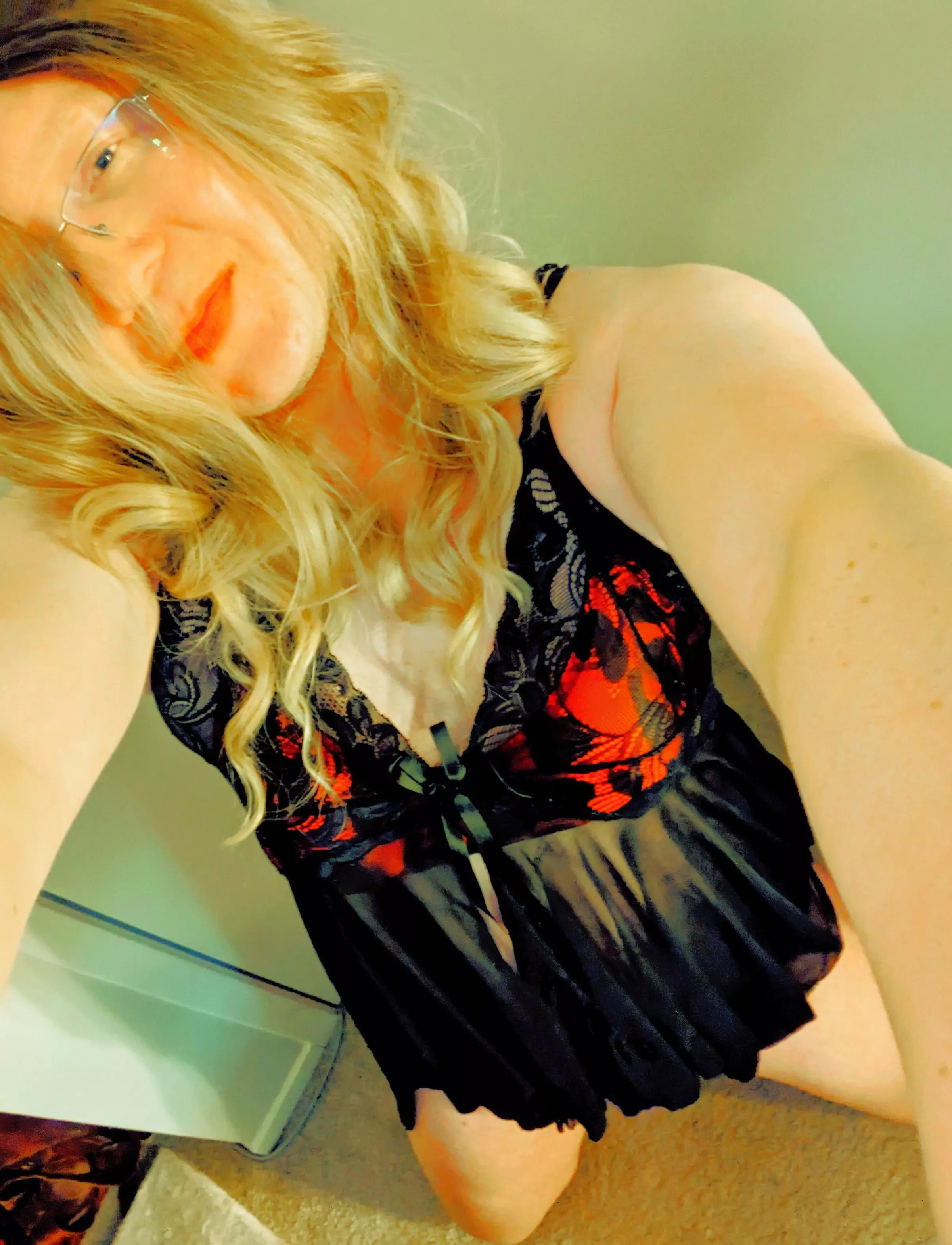 Sissy/Femboy looking to get topped with a strap-on 