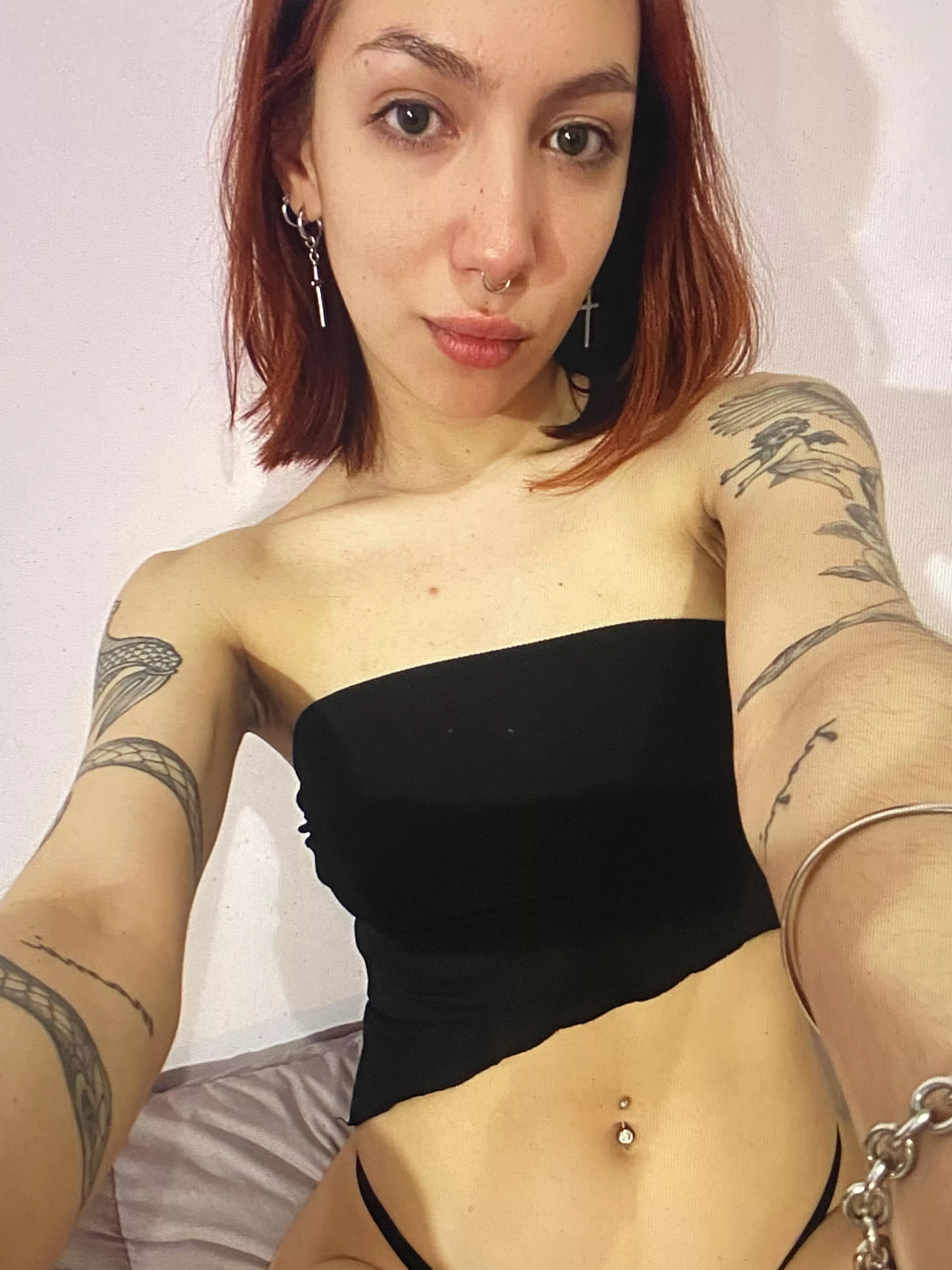 (syd) i bet u wanna bend me over so bad 