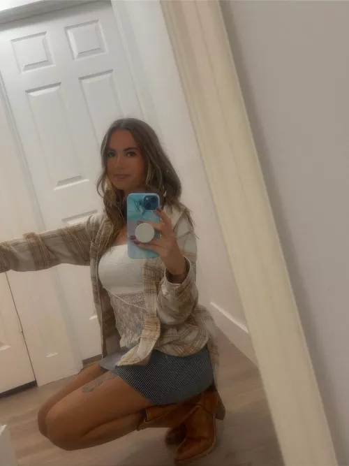 This cowgal MILF will rock ya boots