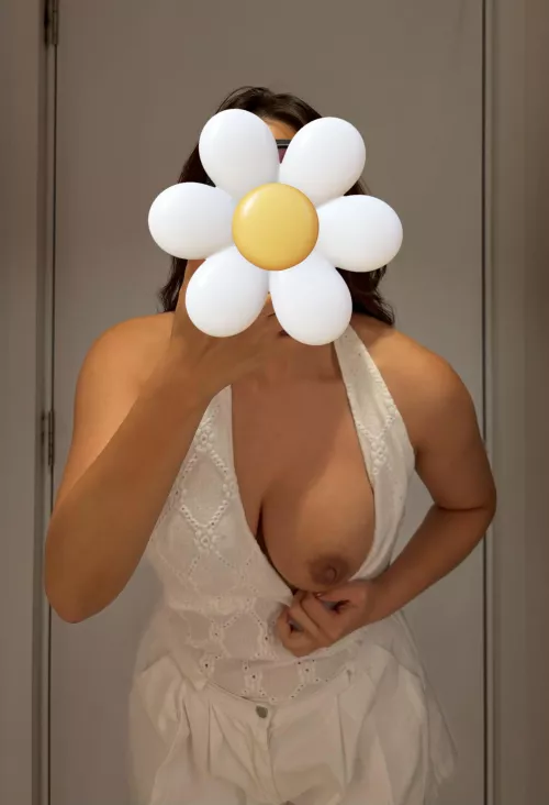 thought I’ll look cute in this top.