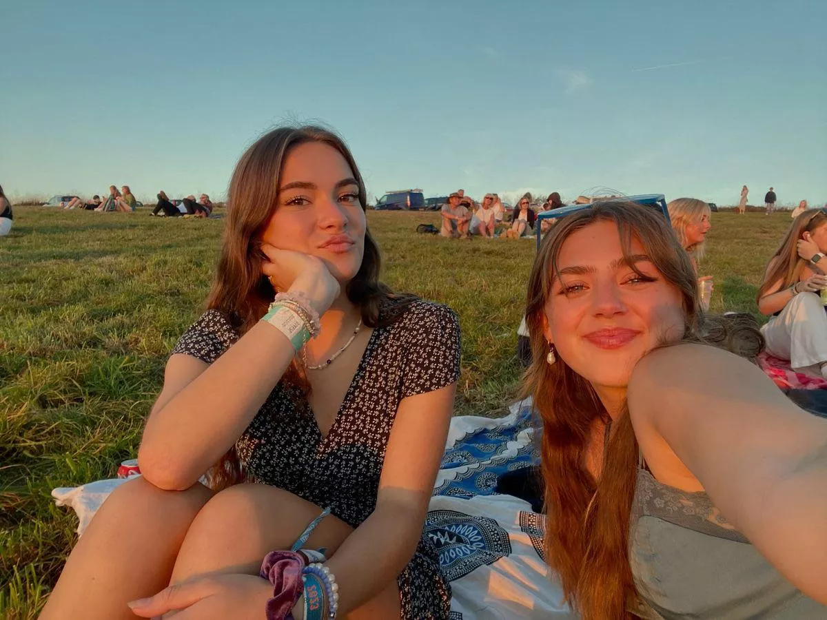 upv if you find us attractive 😘