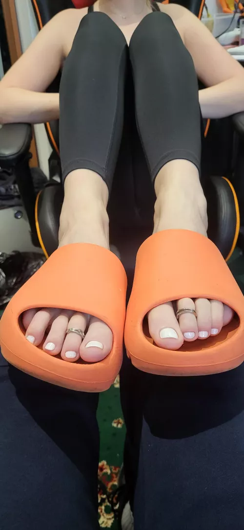 What would you do of I rest my feet like this on you? 😜 