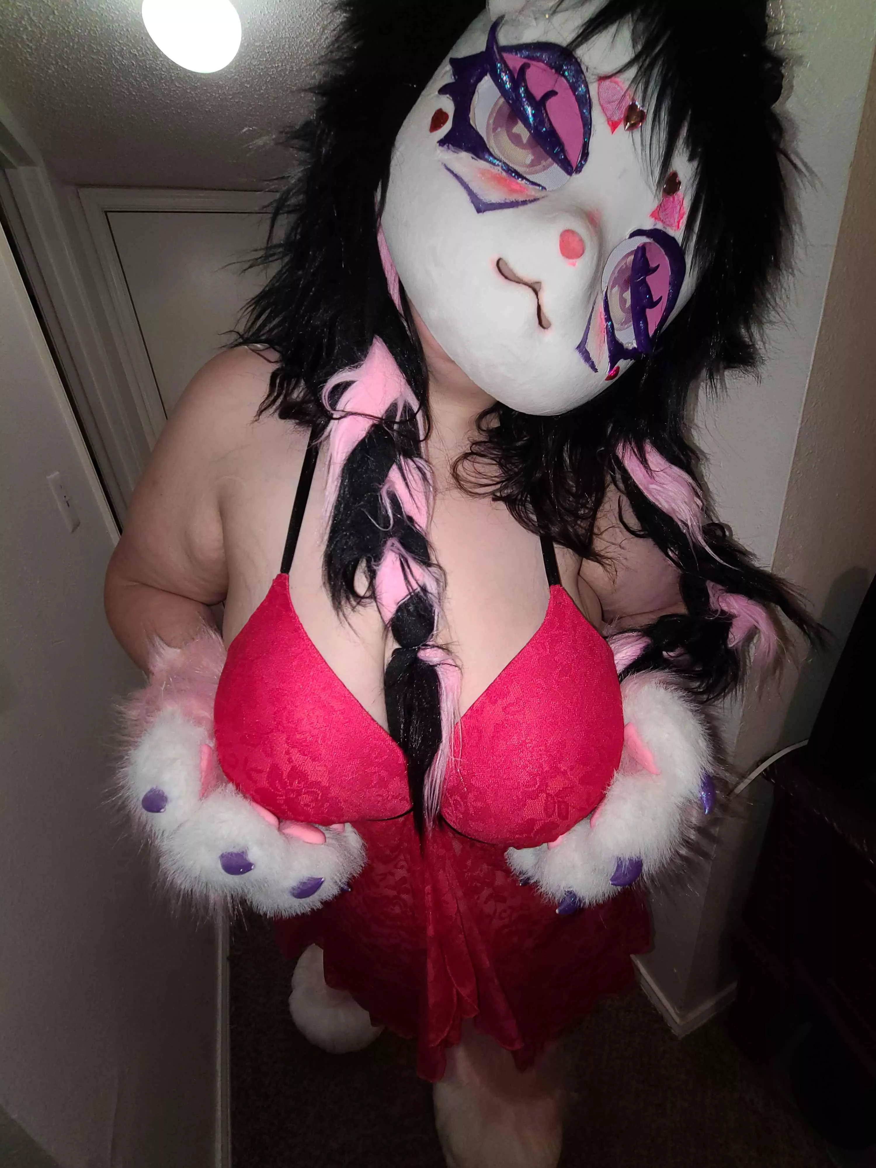 Would you mind holding these for me dear? :3 