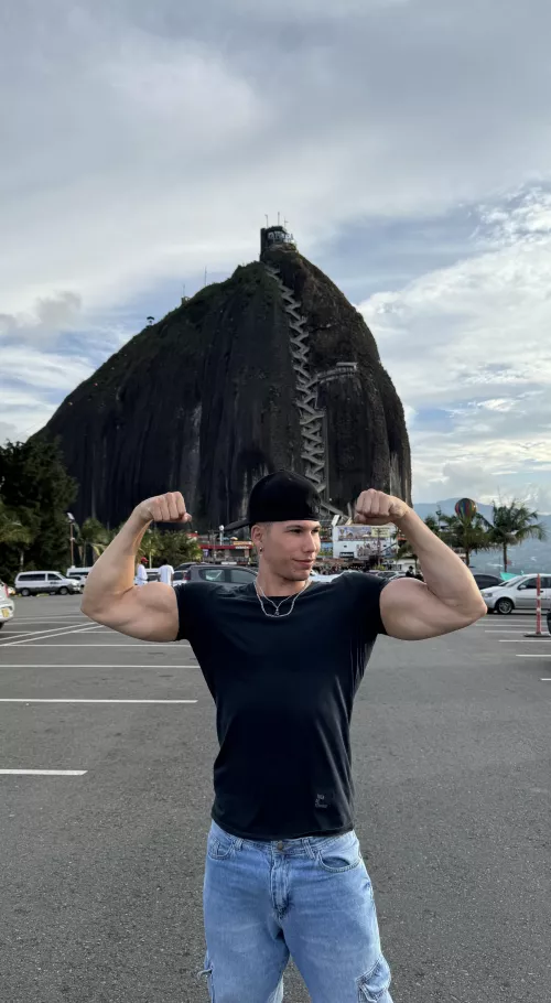 💪🏻🤫🧏‍♂️