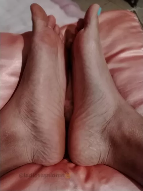 beautiful latin goddess feet